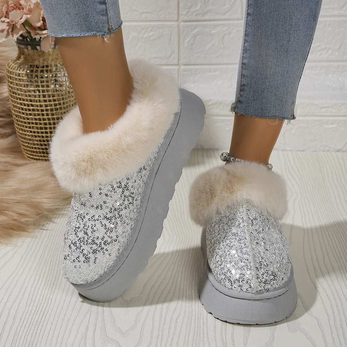 New 2024 Fashion Sequined Cloth Warm Snow Boots Woman Non-Slip Thicken Plush Ankle Booties Faux Fur Winter Boots Women