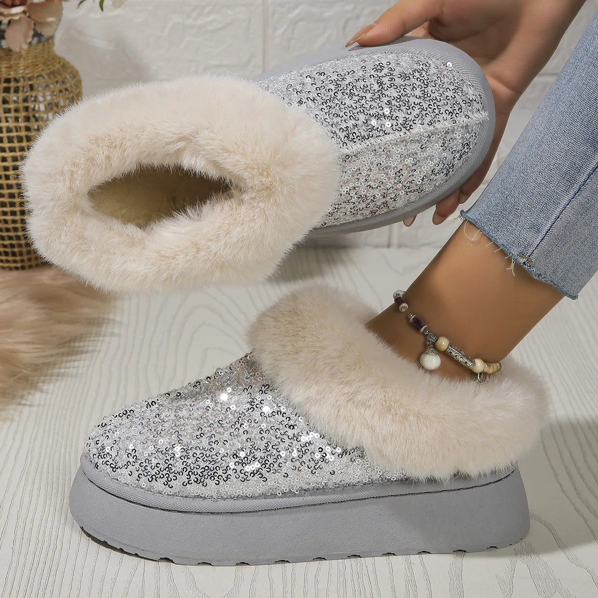 New 2024 Fashion Sequined Cloth Warm Snow Boots Woman Non-Slip Thicken Plush Ankle Booties Faux Fur Winter Boots Women